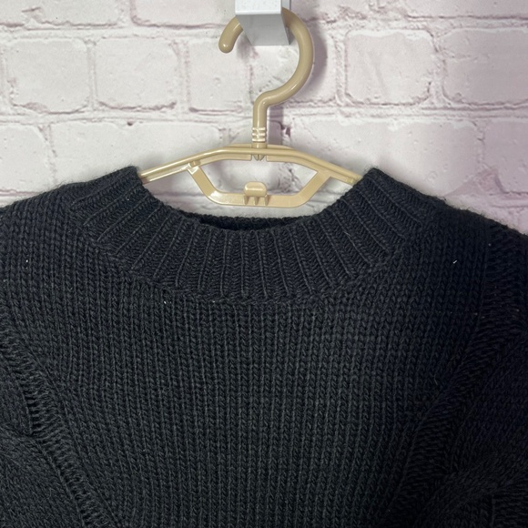 NWOT |•ESQUALO•| Black Cable Knit Fringe Shoulder Sweater Size Medium - Picture 4 of 7